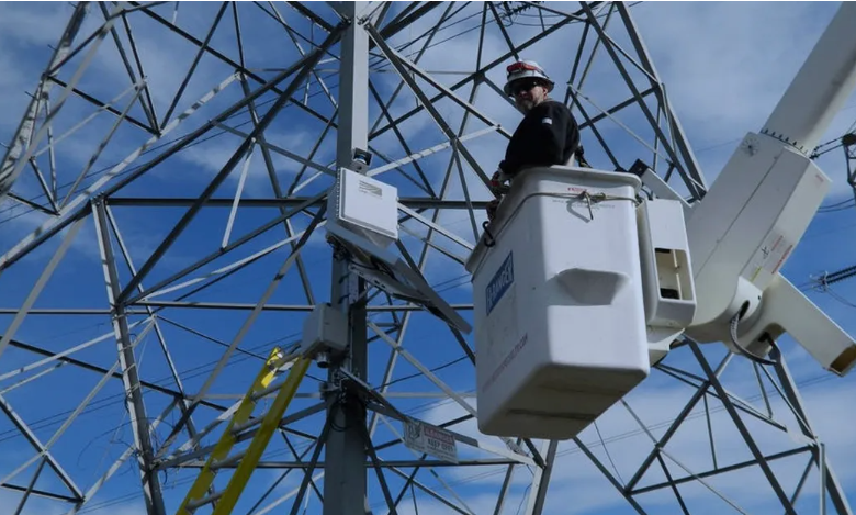 Compact Solutions that Maximize Power Transmission
